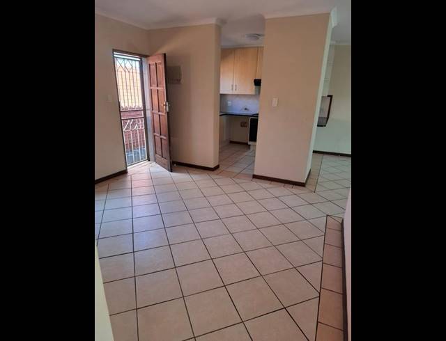 2 BEDROOM PROPERTY TO RENT IN MOOIKLOOF RIDGE ESTATE